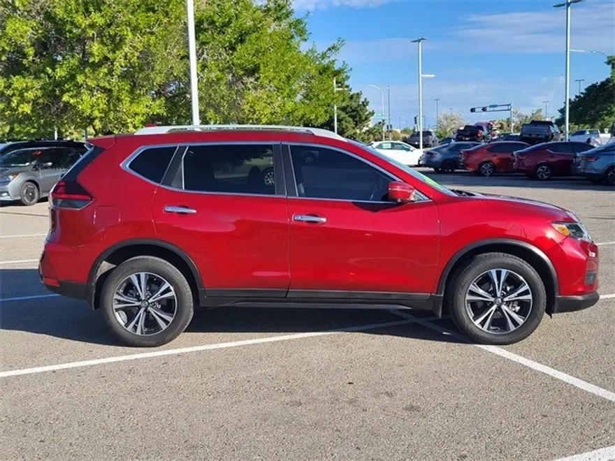 2020 Nissan Rogue SV photo 1
