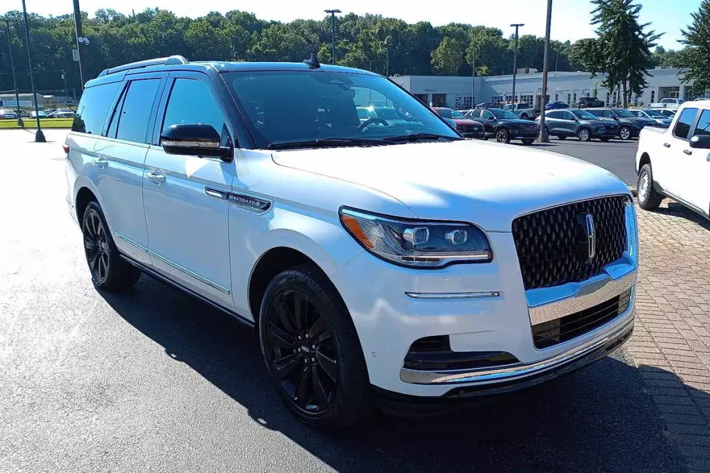 2024 Lincoln Navigator Black Label photo 1
