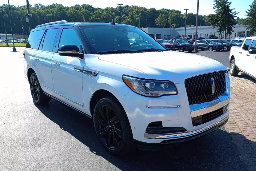2024 Lincoln Navigator Black Label photo 1