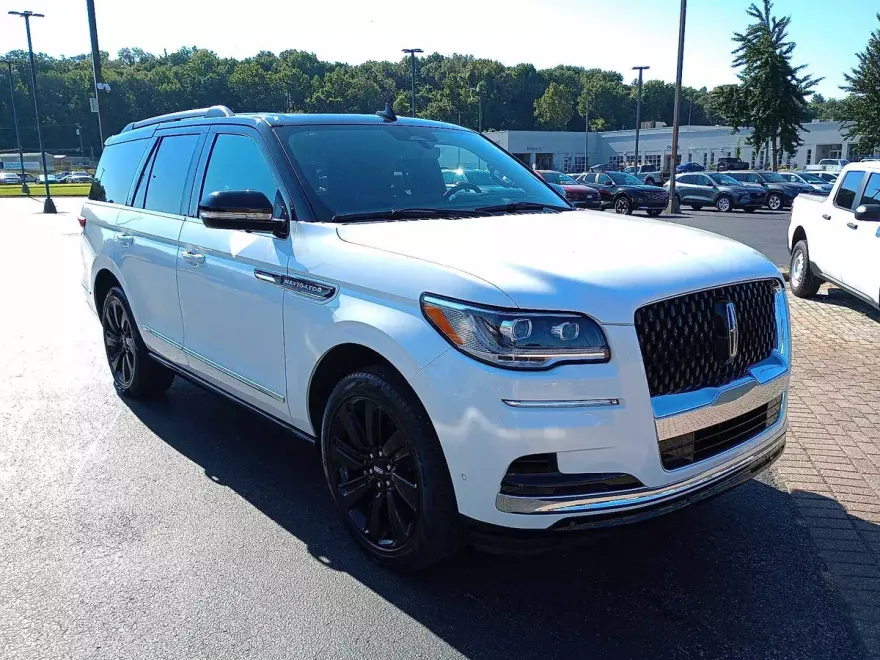 2024 Lincoln Navigator Black Label photo 1