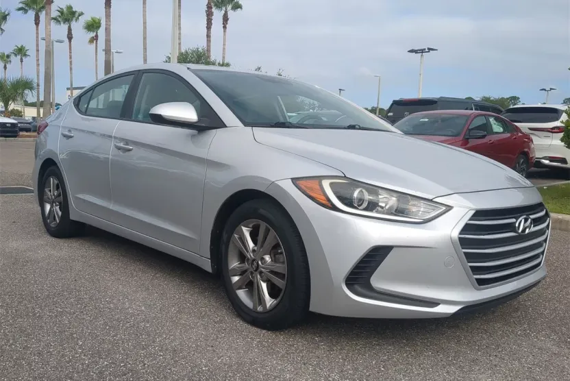 2017 Hyundai Elantra SE photo 1