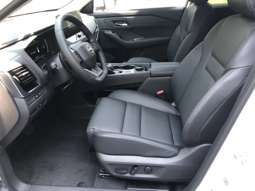 2025 Nissan Rogue SL photo 1
