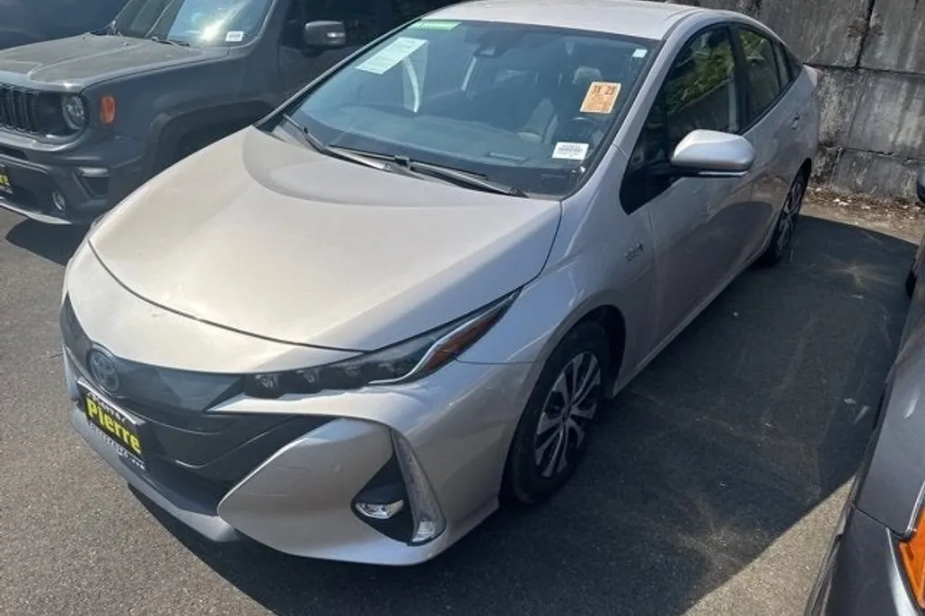 2021 Toyota Prius Prime LE photo 1