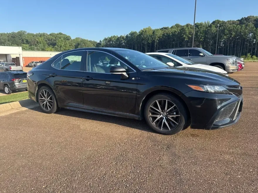 2023 Toyota Camry SE photo 1