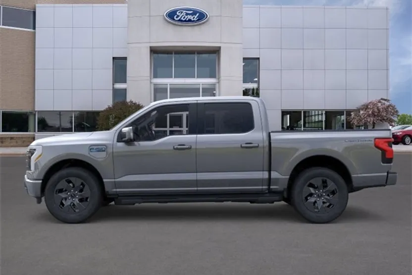 2025 Ford F-150 Lightning Lariat photo 1