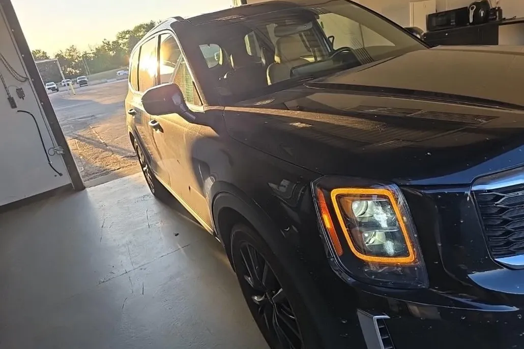 2022 Kia Telluride SX photo 1