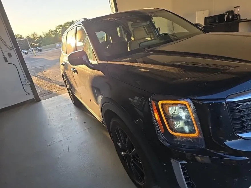2022 Kia Telluride SX photo 1