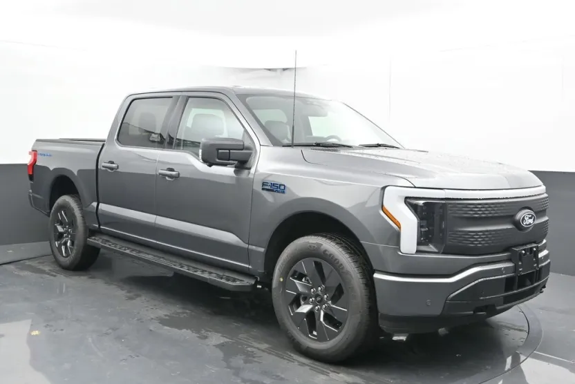 2025 Ford F-150 Lightning photo 1