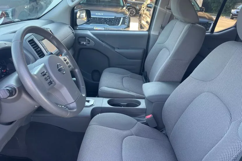 2021 Nissan Frontier Crew Cab photo 1