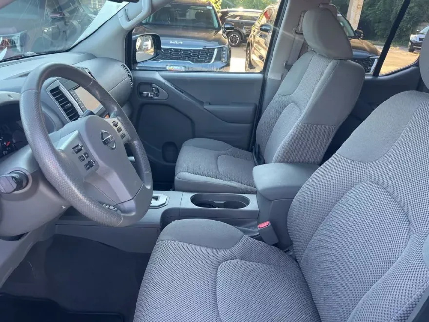 2021 Nissan Frontier Crew Cab photo 1