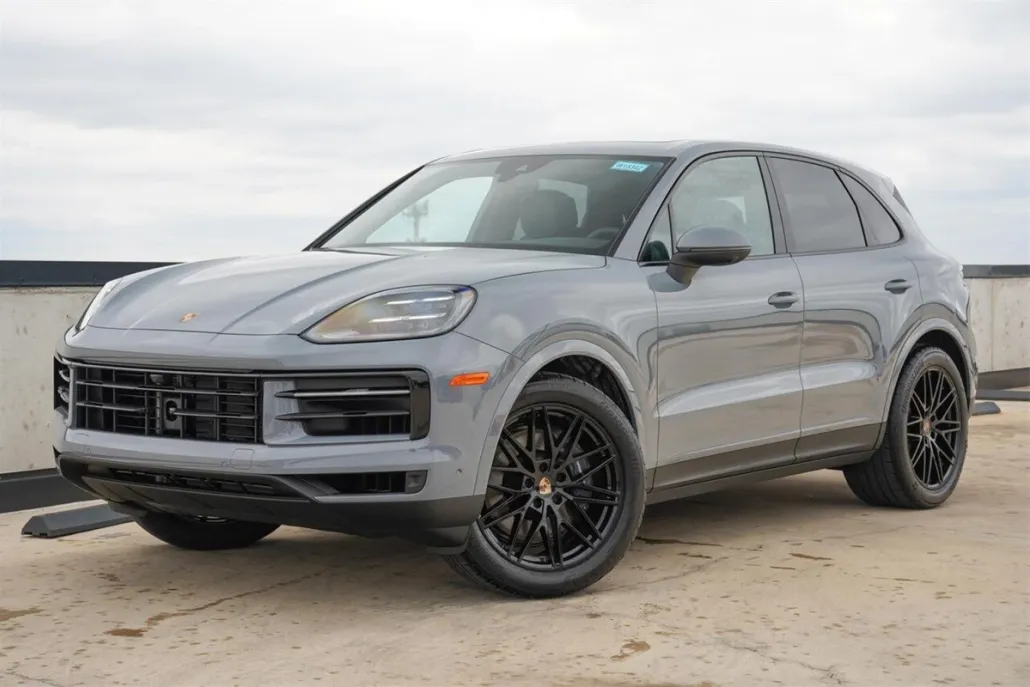 2025 Porsche Cayenne Base photo 1