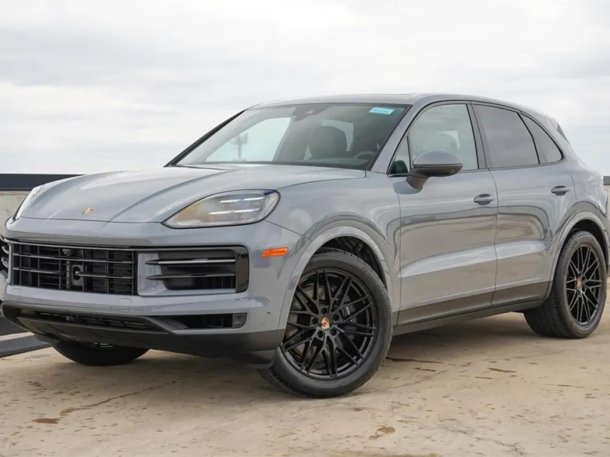 2025 Porsche Cayenne Base photo 1