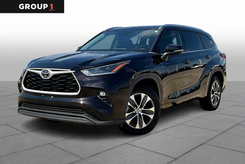 2021 Toyota Highlander XLE photo 1