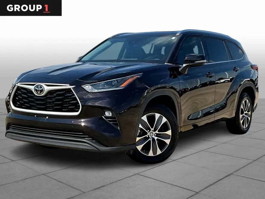 2021 Toyota Highlander XLE photo 1