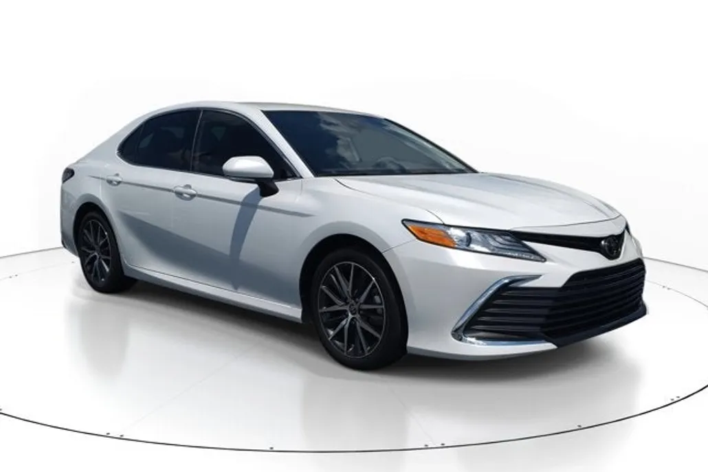 2023 Toyota Camry XLE photo 1