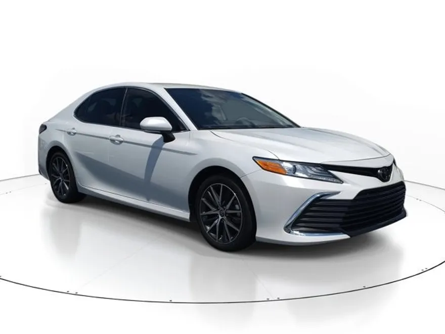 2023 Toyota Camry XLE photo 1