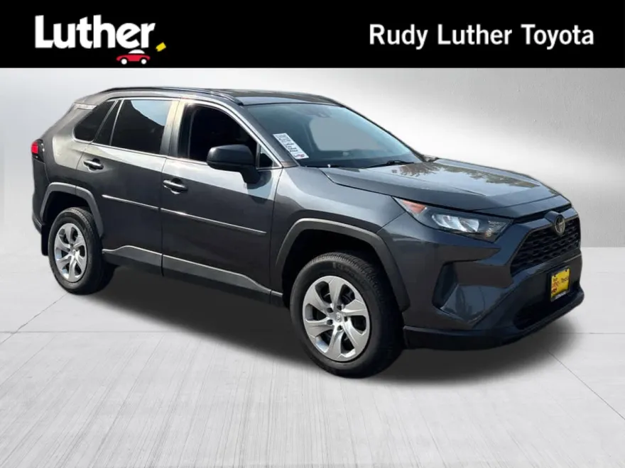 2019 Toyota RAV4 LE photo 1
