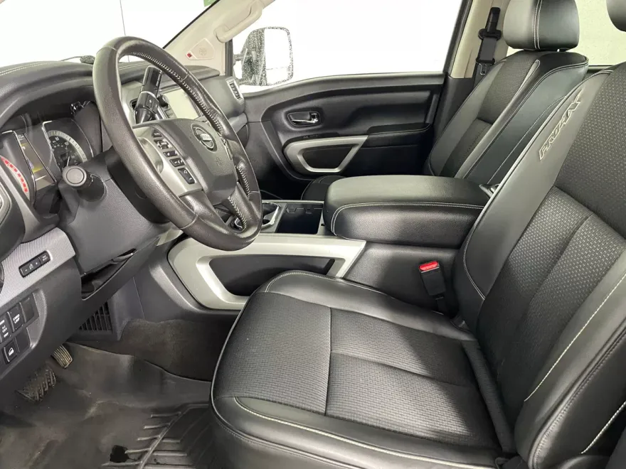 2018 Nissan Titan PRO-4X photo 1