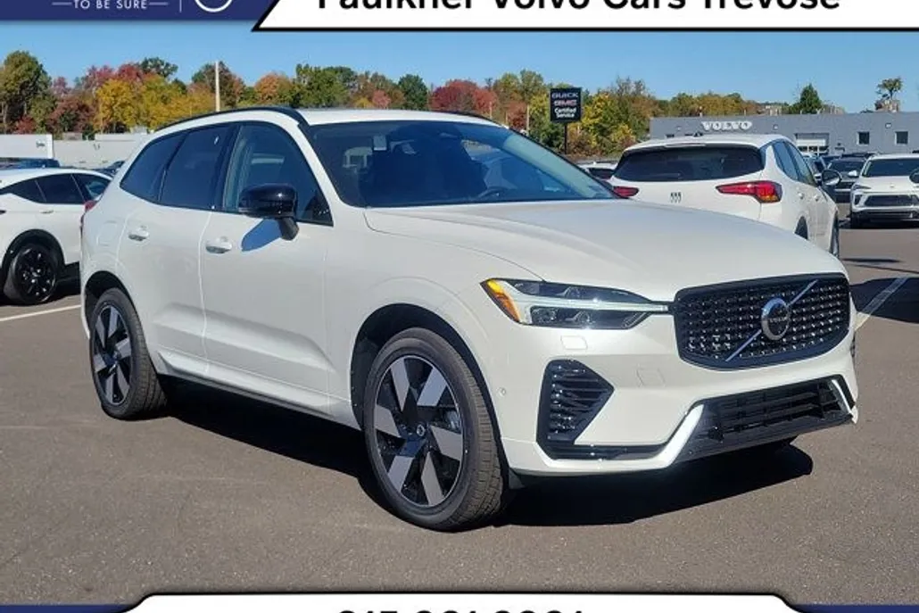 2025 Volvo XC60 Hybrid T8 Plus photo 1