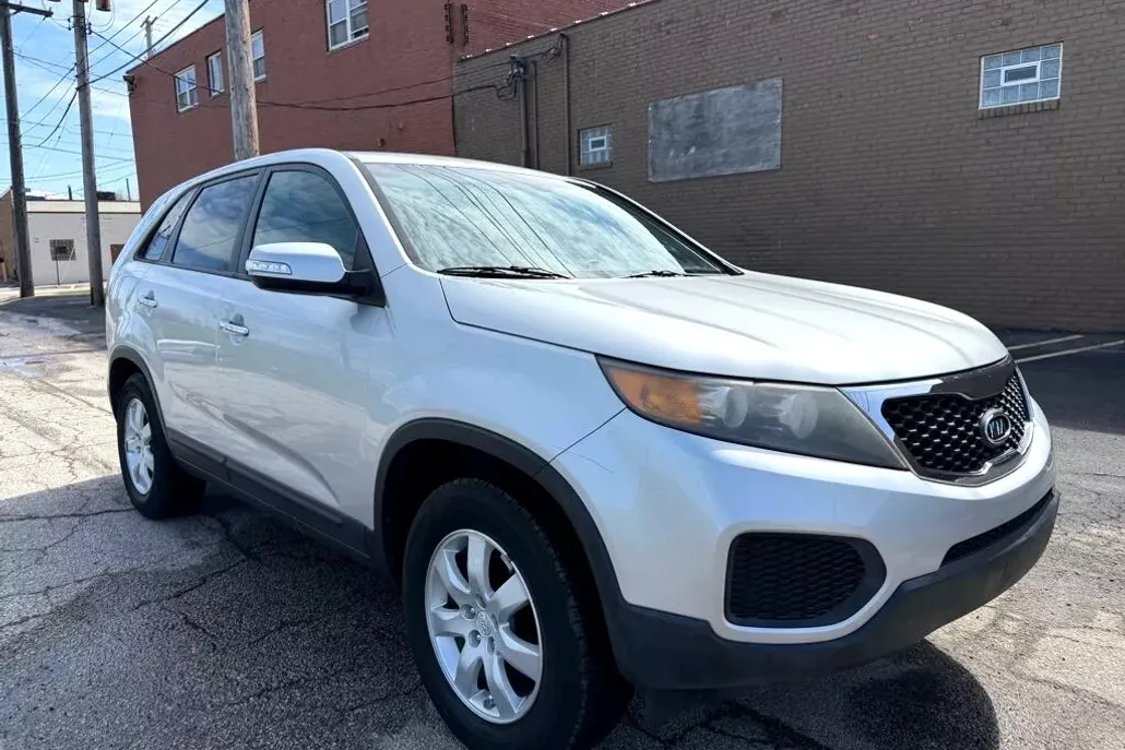 2011 Kia Sorento LX photo 1