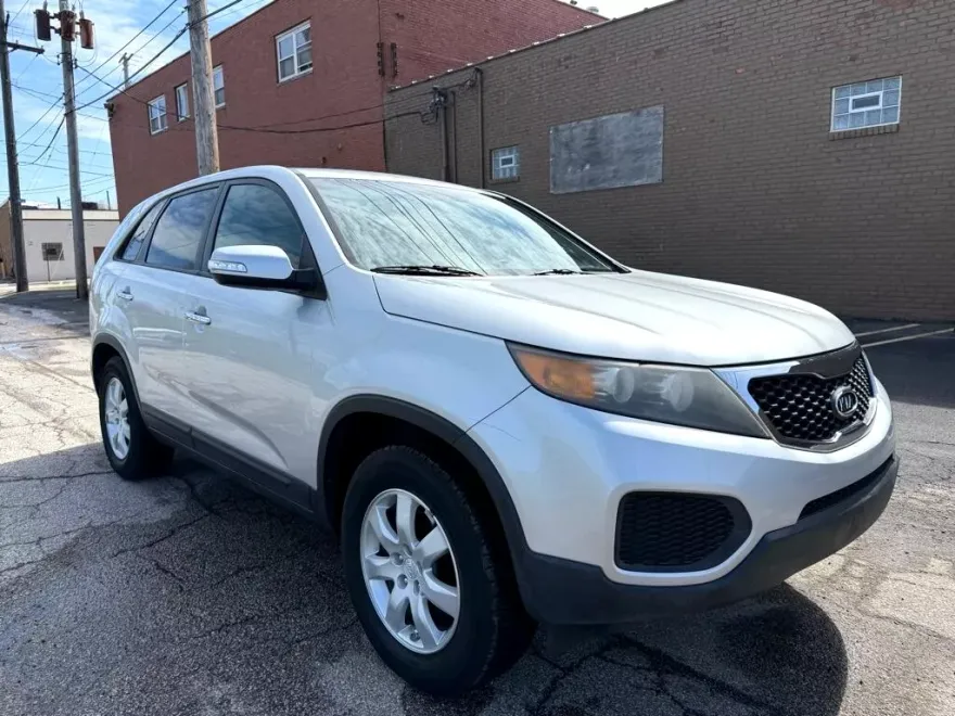 2011 Kia Sorento LX photo 1