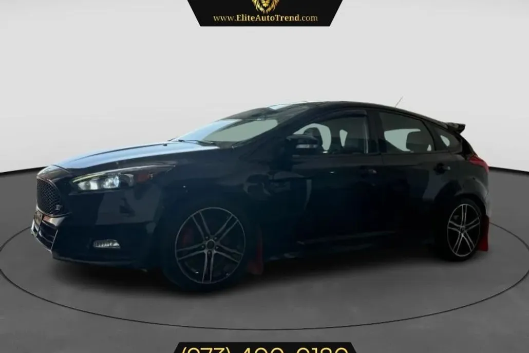 2017 Ford Focus ST photo 1