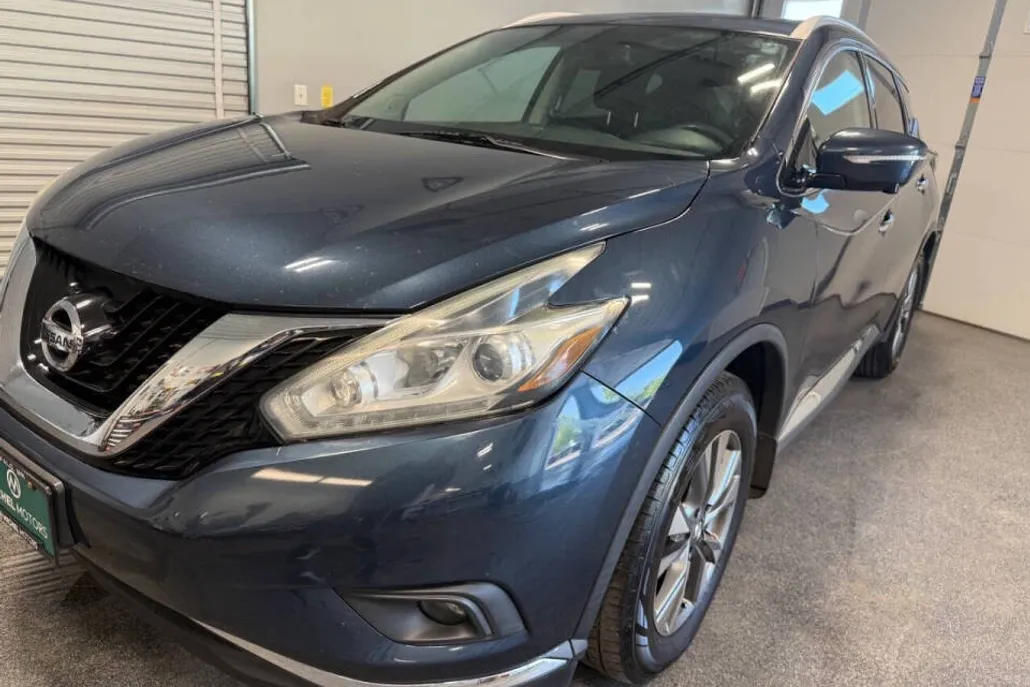 2015 Nissan Murano SV photo 1