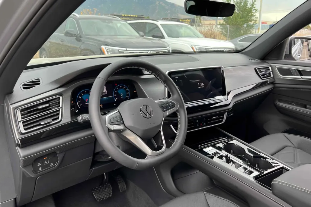 2025 Volkswagen Atlas Cross Sport SE Technology photo 1