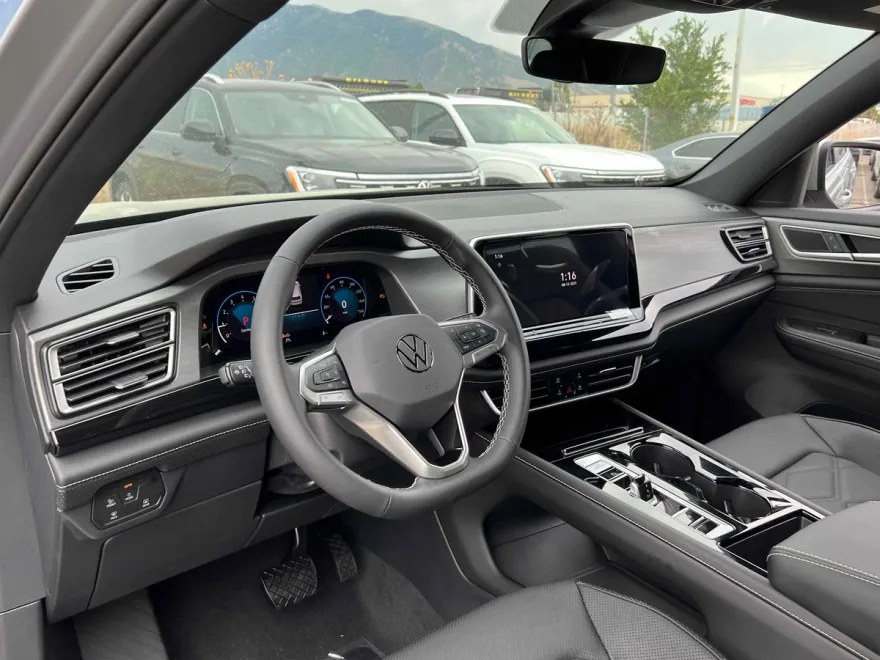 2025 Volkswagen Atlas Cross Sport SE Technology photo 1
