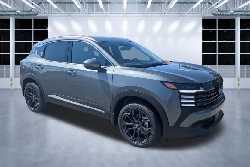 2025 Nissan Kicks SR photo 1