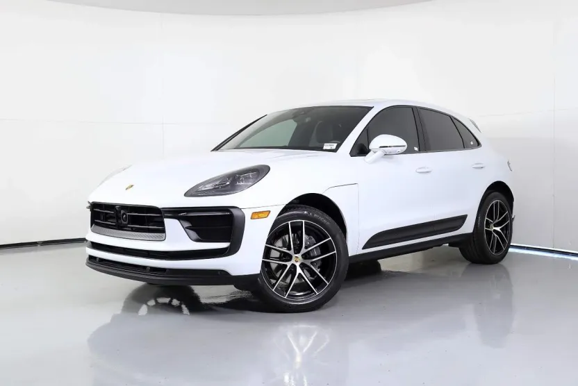 2024 Porsche Macan T photo 1