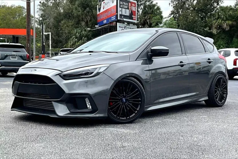 2018 Ford Focus ST photo 1