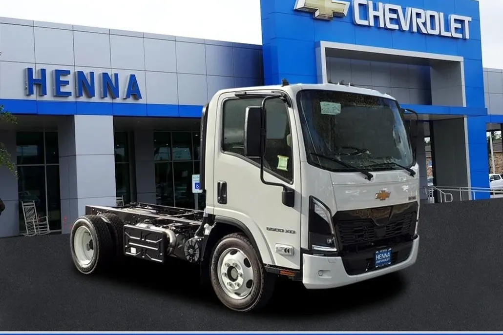 2025 Chevrolet Silverado photo 1
