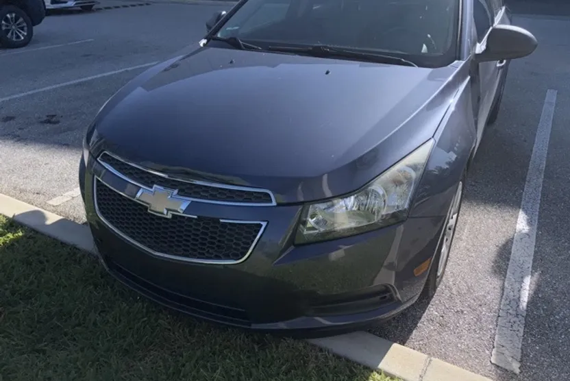 2013 Chevrolet Cruze LS photo 1