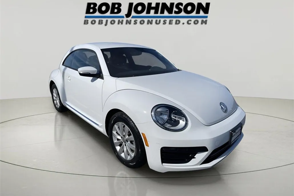2019 Volkswagen Beetle S photo 1