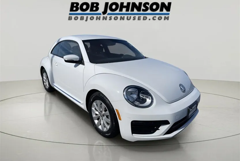 2019 Volkswagen Beetle S photo 1