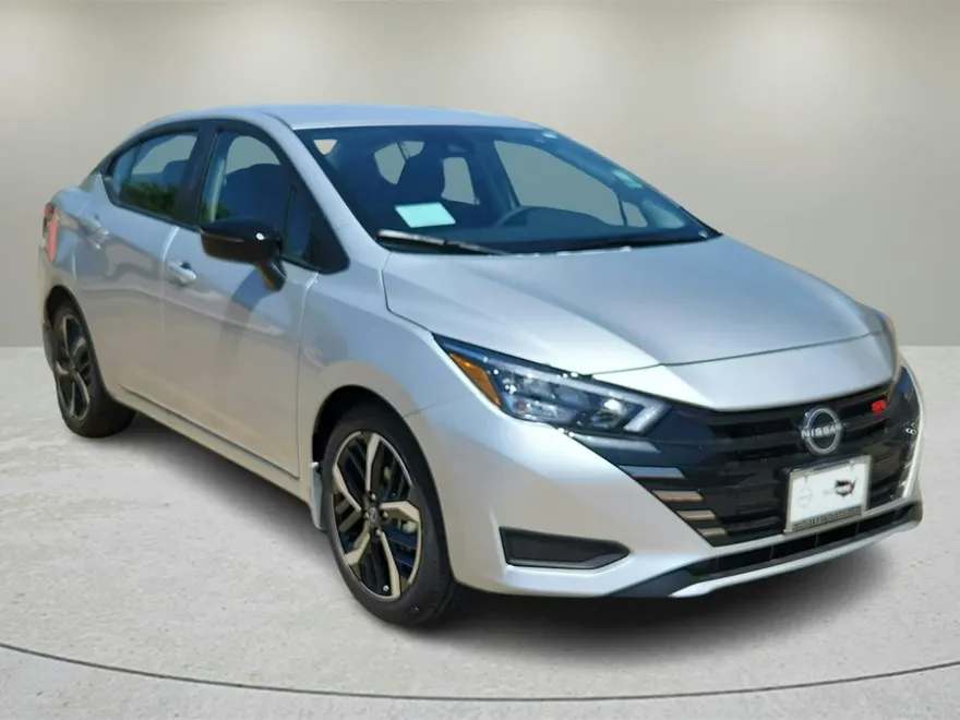 2025 Nissan Versa SR photo 1