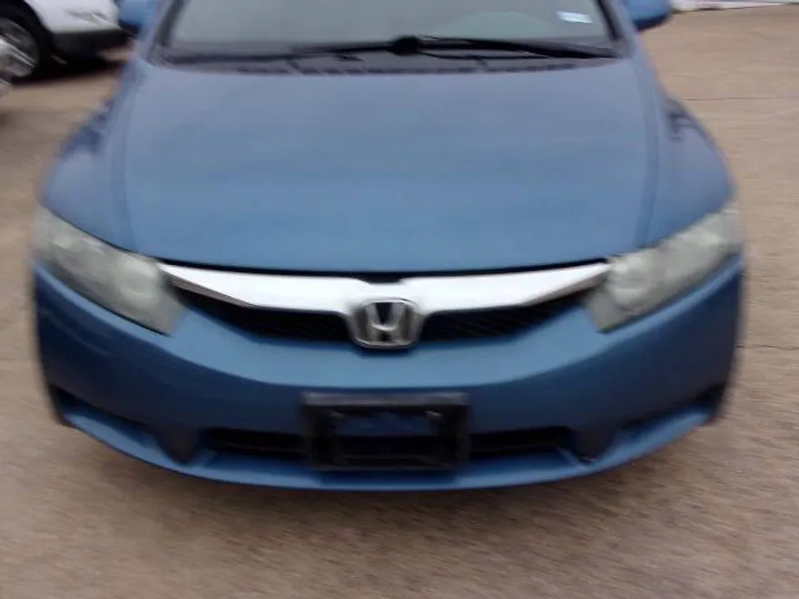 2010 Honda Civic LX photo 1