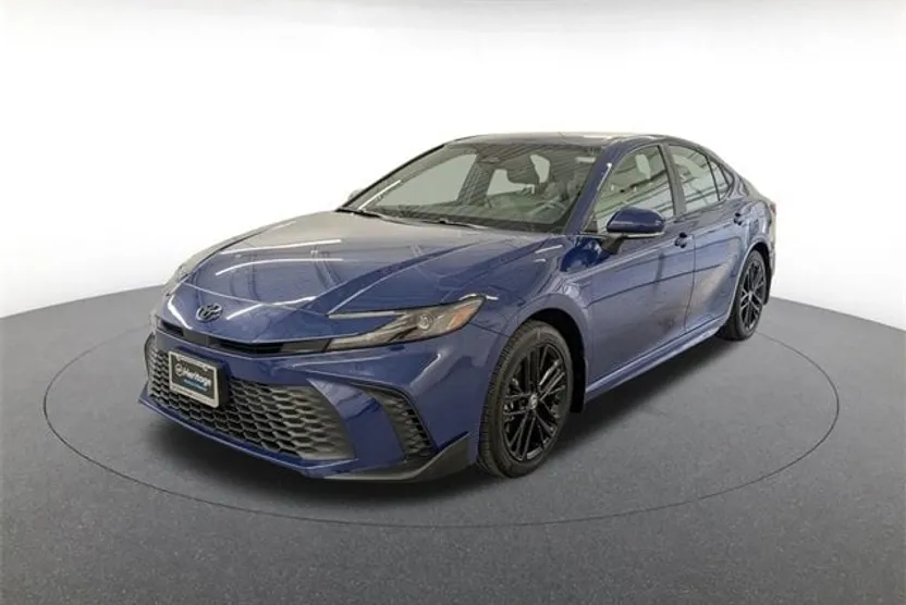 2025 Toyota Camry SE photo 1