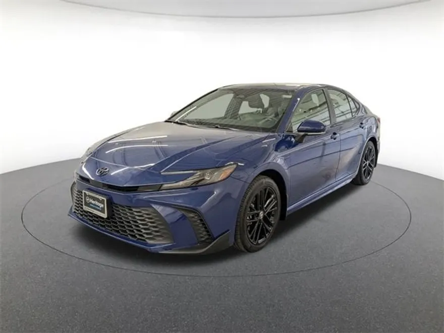 2025 Toyota Camry SE photo 1