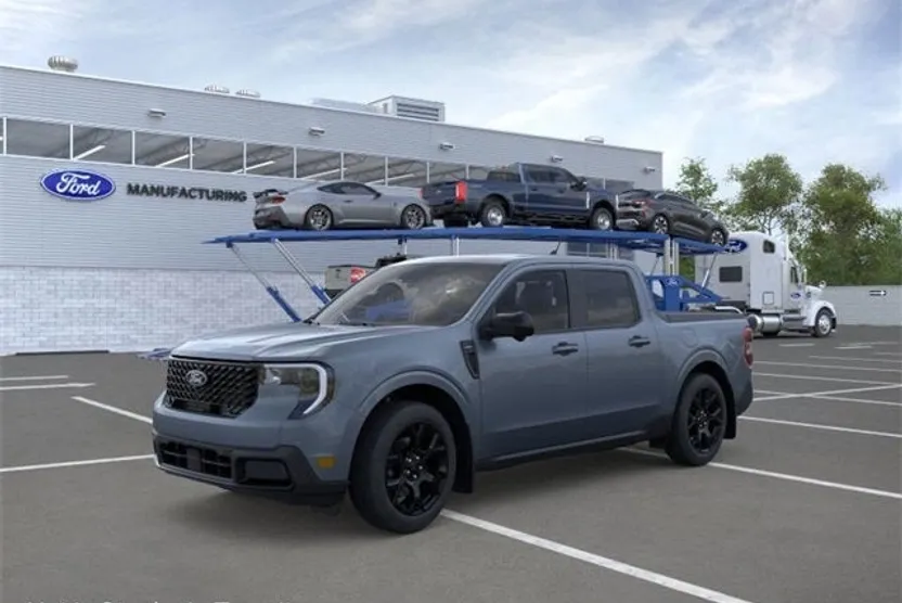 2025 Ford Maverick Lariat photo 1