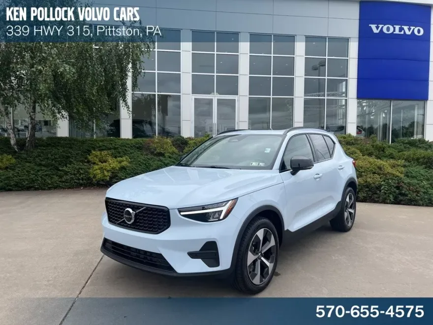 2026 Volvo XC40 Core photo 1
