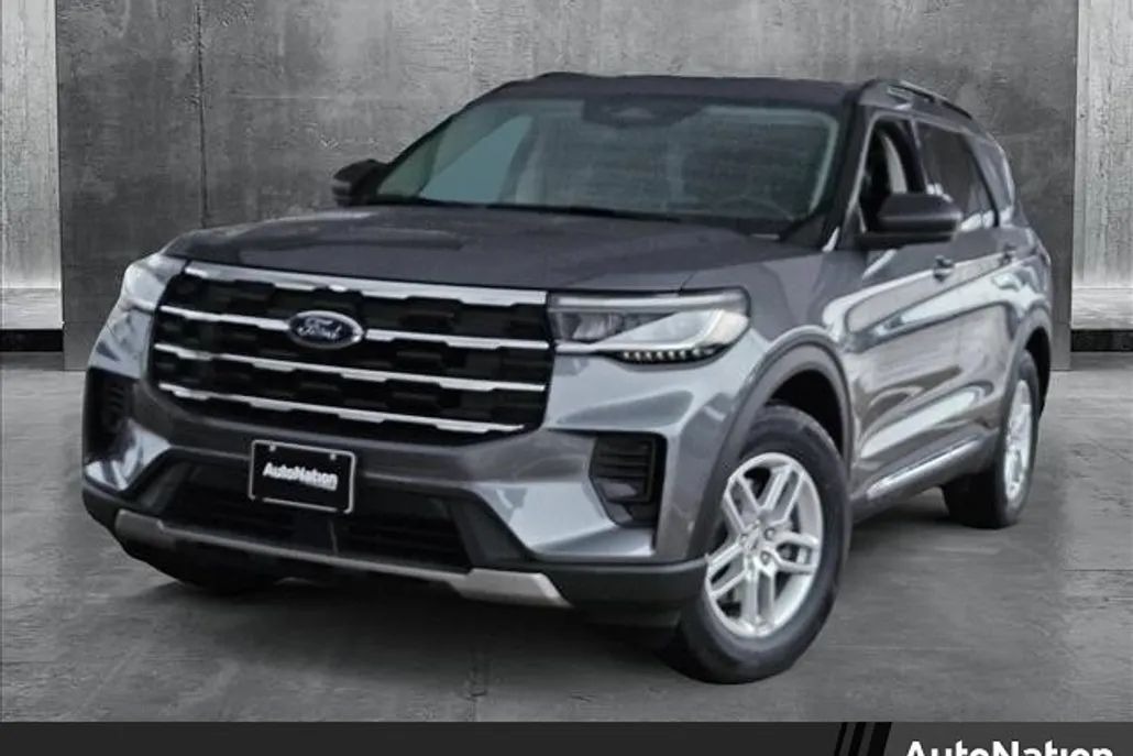 2025 Ford Explorer photo 1