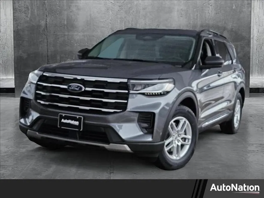 2025 Ford Explorer photo 1