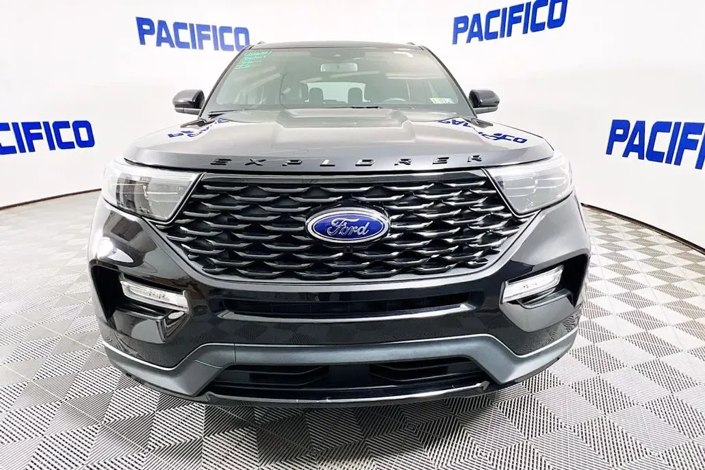 2023 Ford Explorer ST-Line photo 1