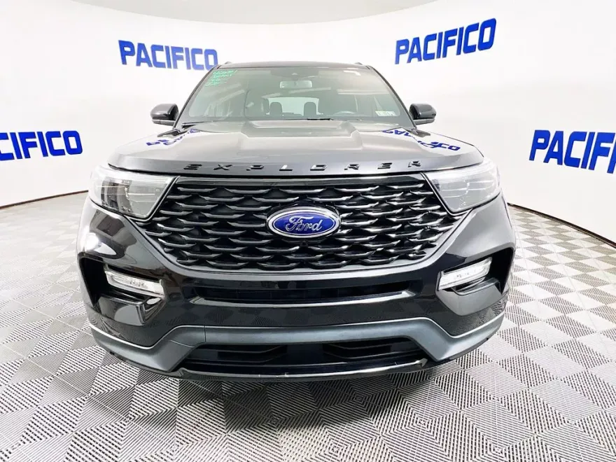 2023 Ford Explorer ST-Line photo 1