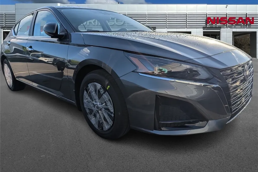 2025 Nissan Altima S photo 1