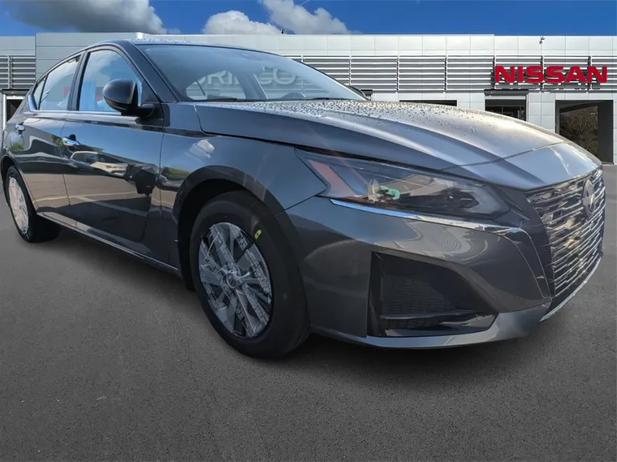 2025 Nissan Altima S photo 1