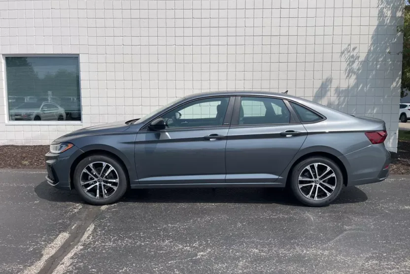 2025 Volkswagen Jetta 1.5T Sport photo 1