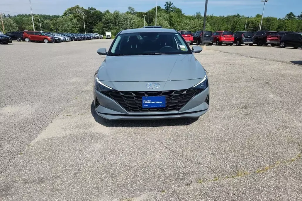 2022 Hyundai Elantra SEL photo 1